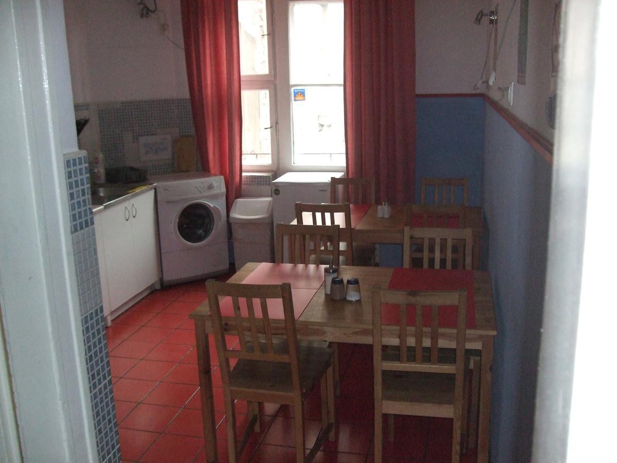 Old Walls Hostel Cracovie Extérieur photo