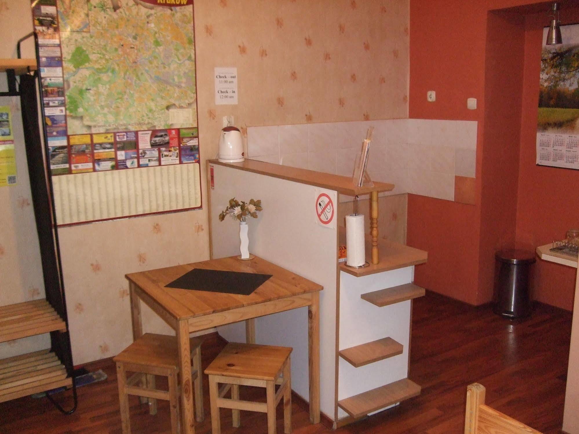 Old Walls Hostel Cracovie Extérieur photo