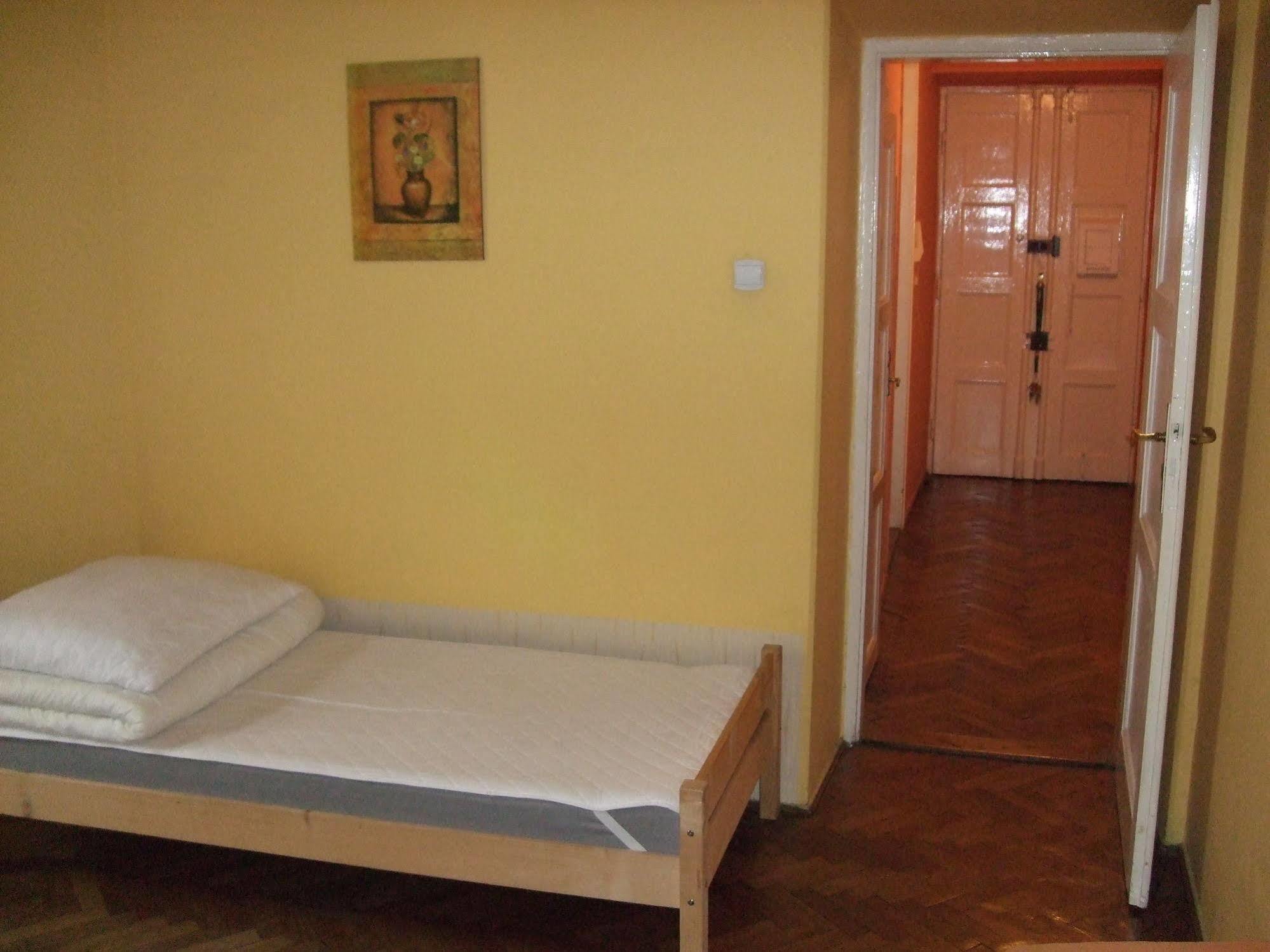 Old Walls Hostel Cracovie Extérieur photo