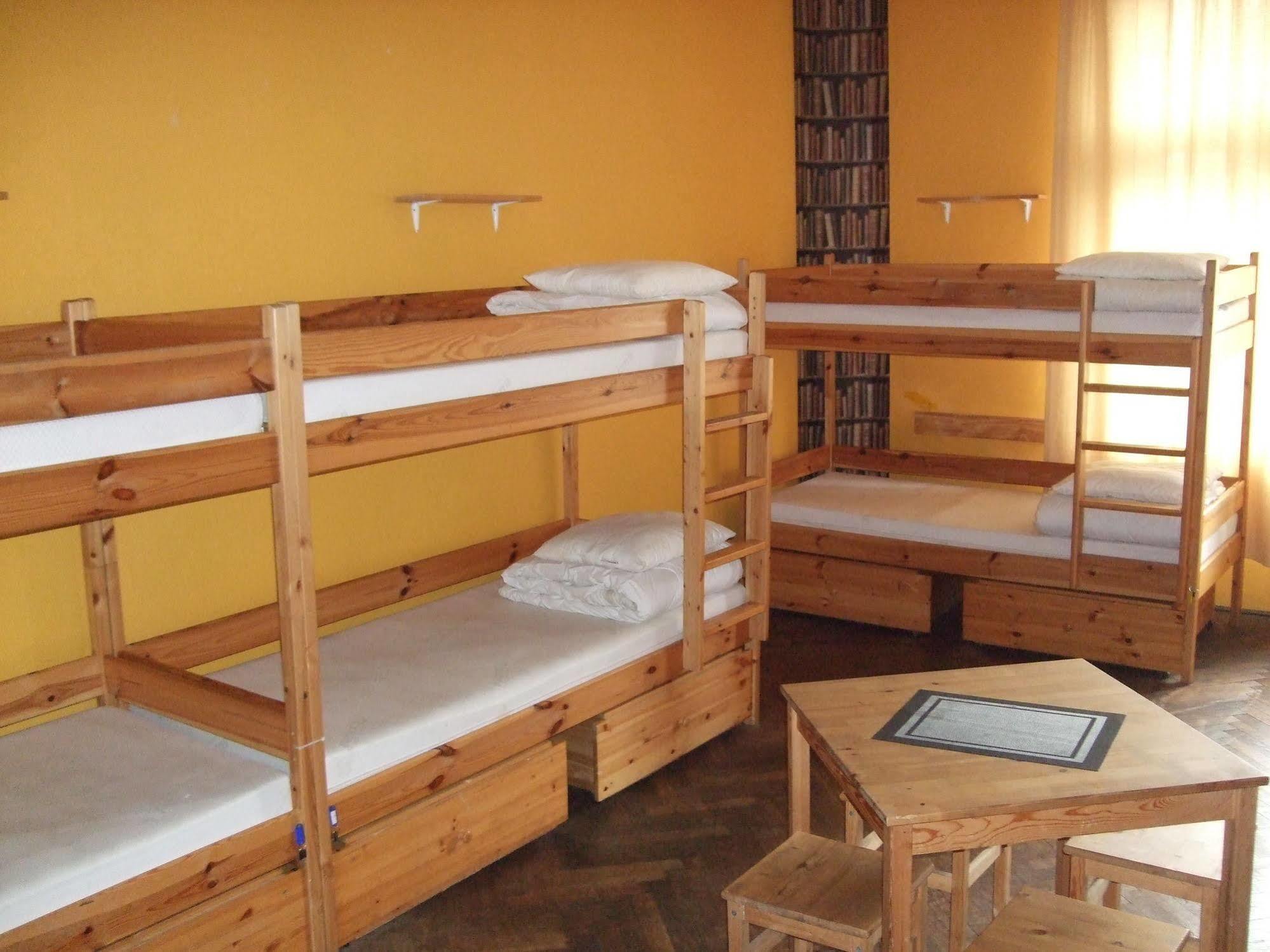 Old Walls Hostel Cracovie Extérieur photo