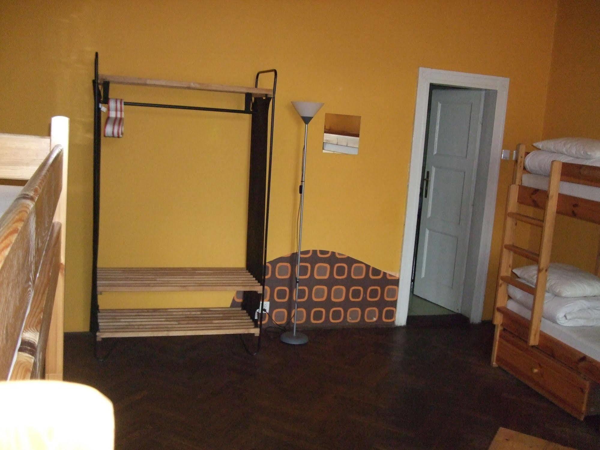 Old Walls Hostel Cracovie Extérieur photo
