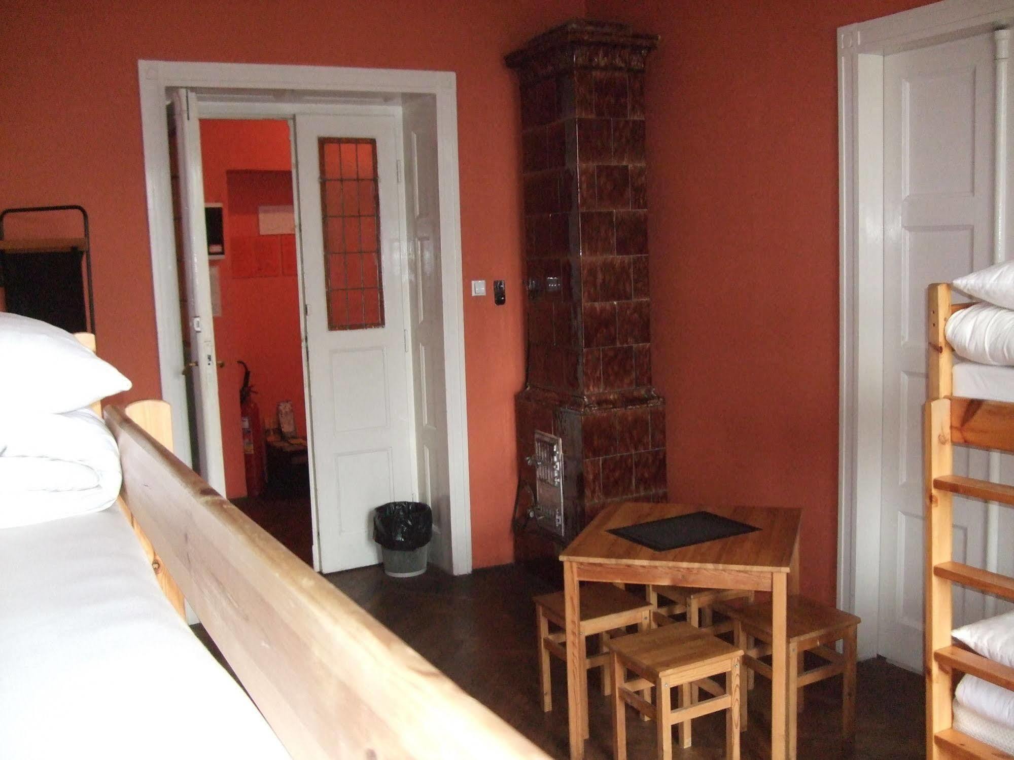 Old Walls Hostel Cracovie Extérieur photo