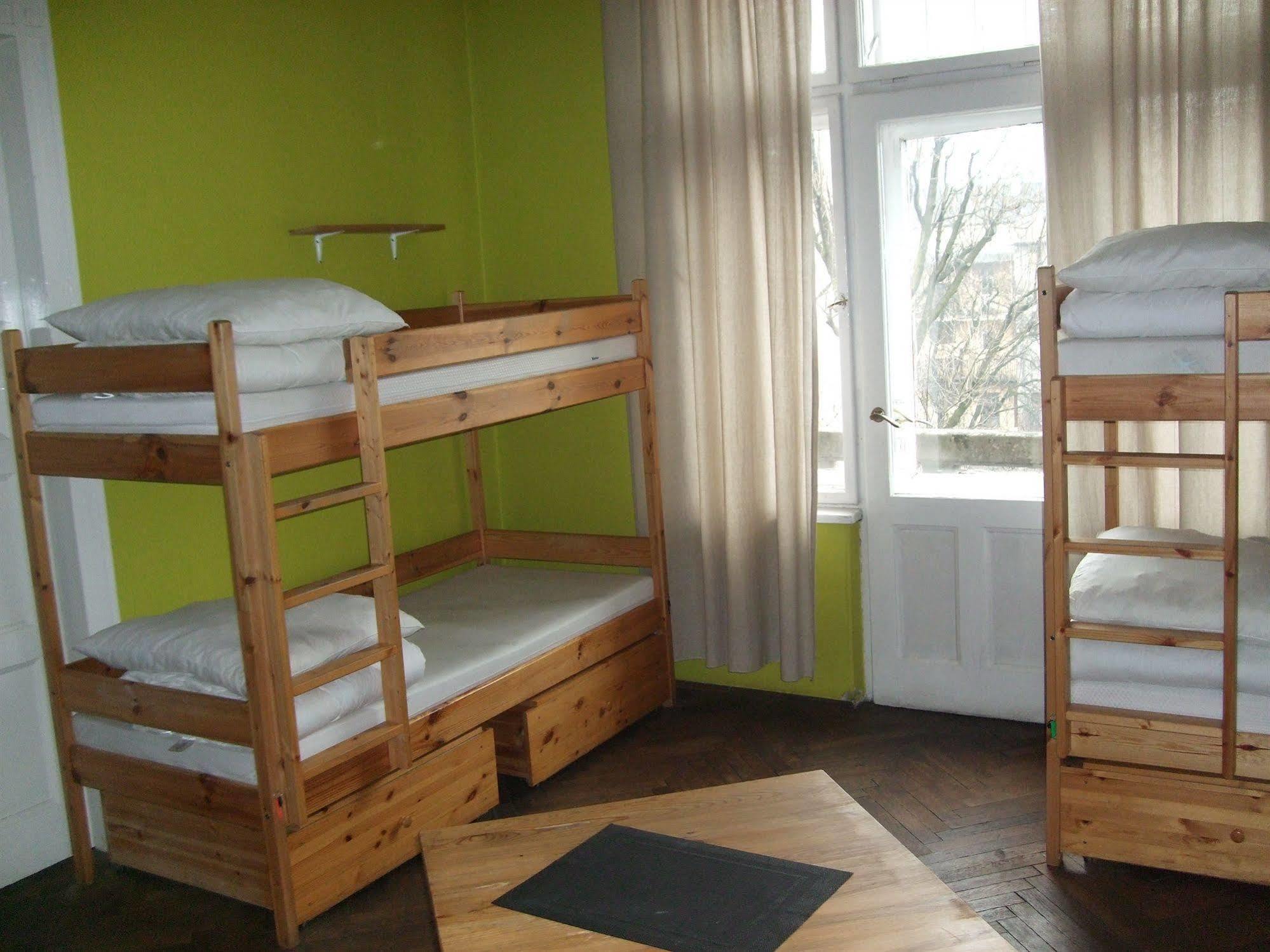 Old Walls Hostel Cracovie Extérieur photo