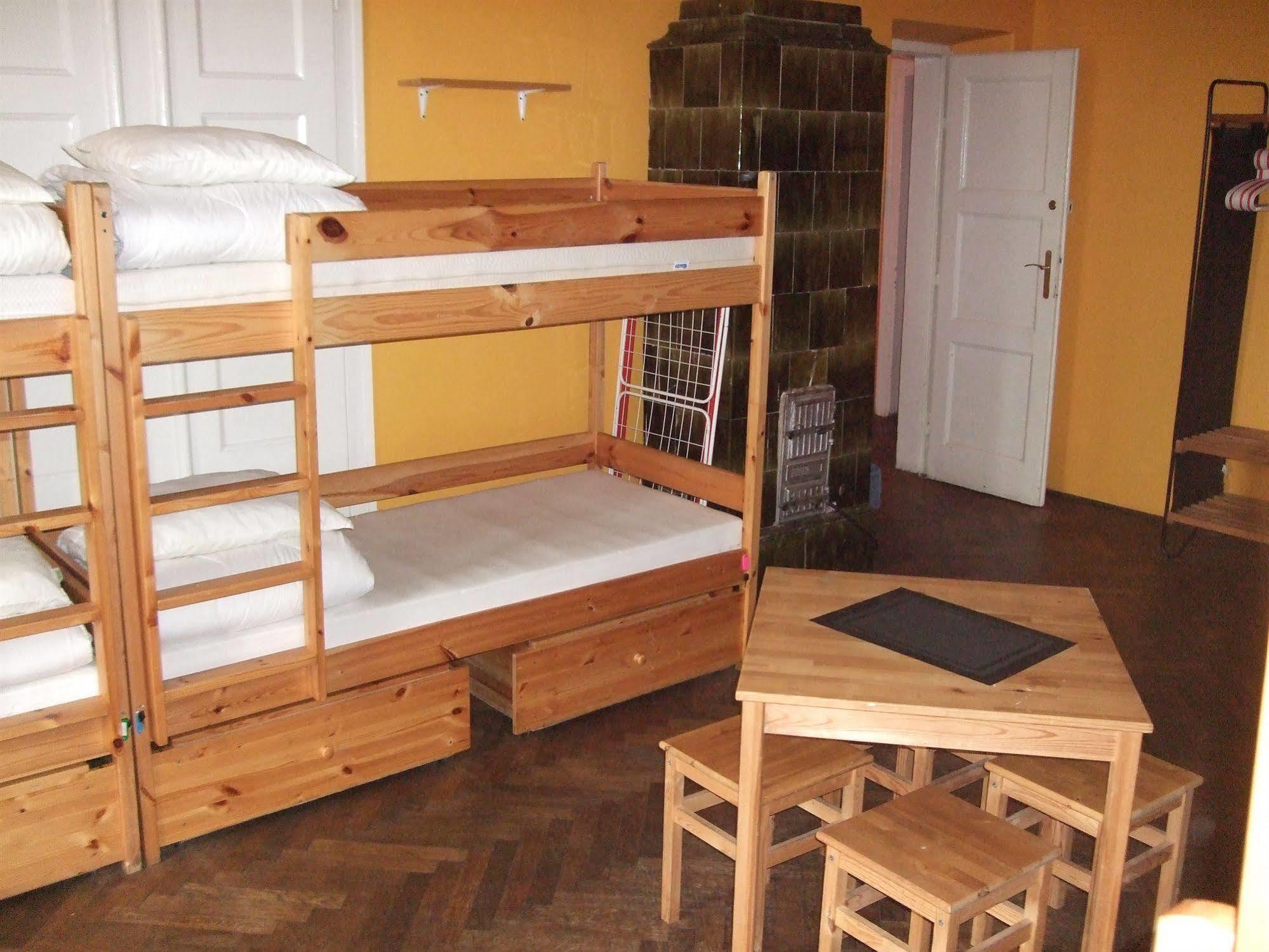 Old Walls Hostel Cracovie Extérieur photo